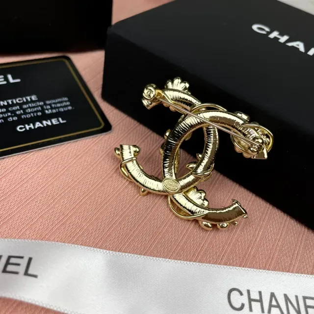 Chanel CC Logo Brooch Gold White Pearl-Embellished Brooch 5
