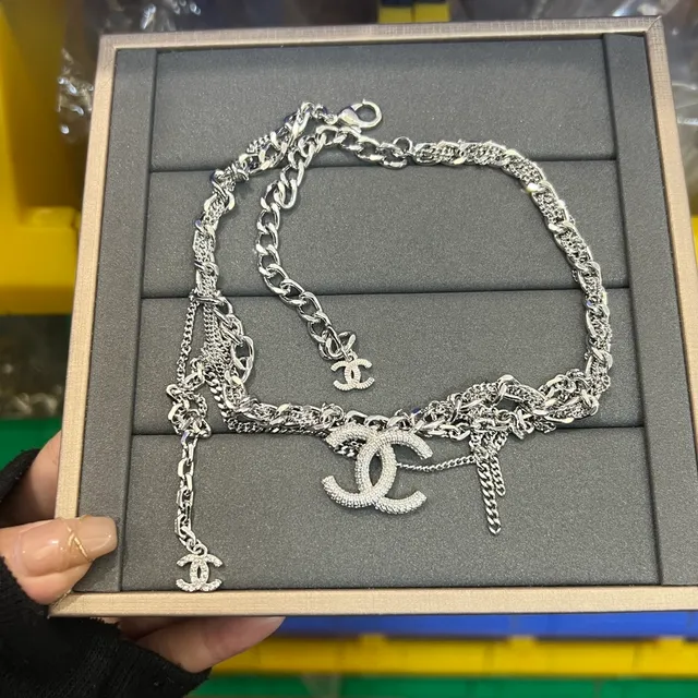 Chanel CC Logo Chain Necklace सोने का रंग बहु चेन लेयर्ड नेकलेस 2
