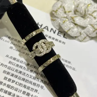 Chanel CC Logo Pavé 水晶 绗缝戒指