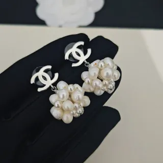 Chanel CC Logo মুক্তা কানের দুল