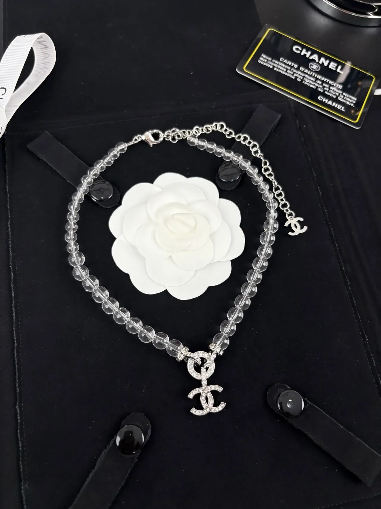 Chanel CC Colar com Pingente Cristais Pavé Contas Acrílicas Transparente Prata 2