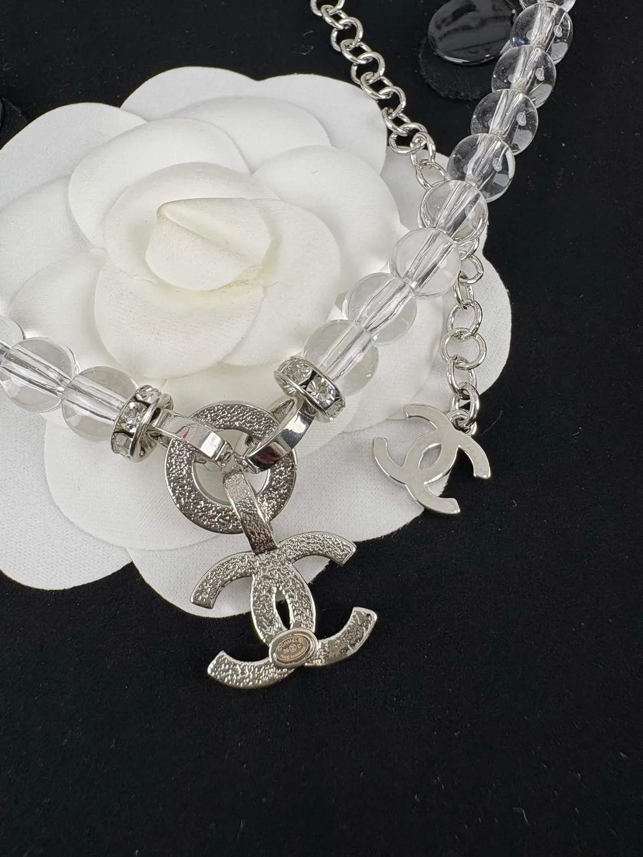 Chanel CC Colar com Pingente Cristais Pavé Contas Acrílicas Transparente Prata 4