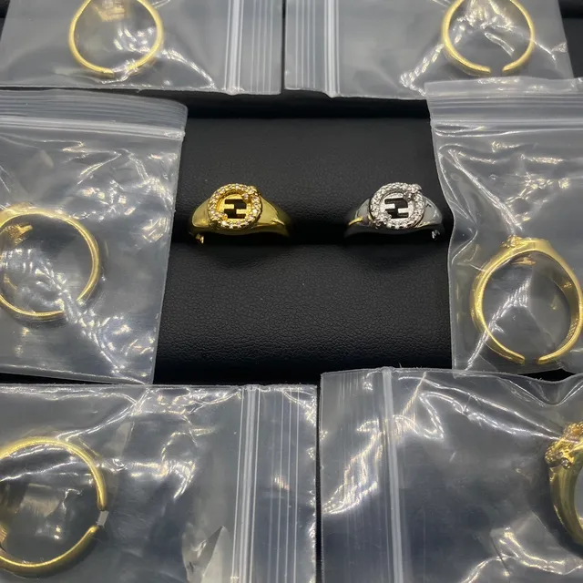 Chanel CC Bague Or Rose Métal Émaillé Logo Bague 20