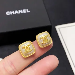 香奈儿 CC Square 金色调象牙树脂耳钉