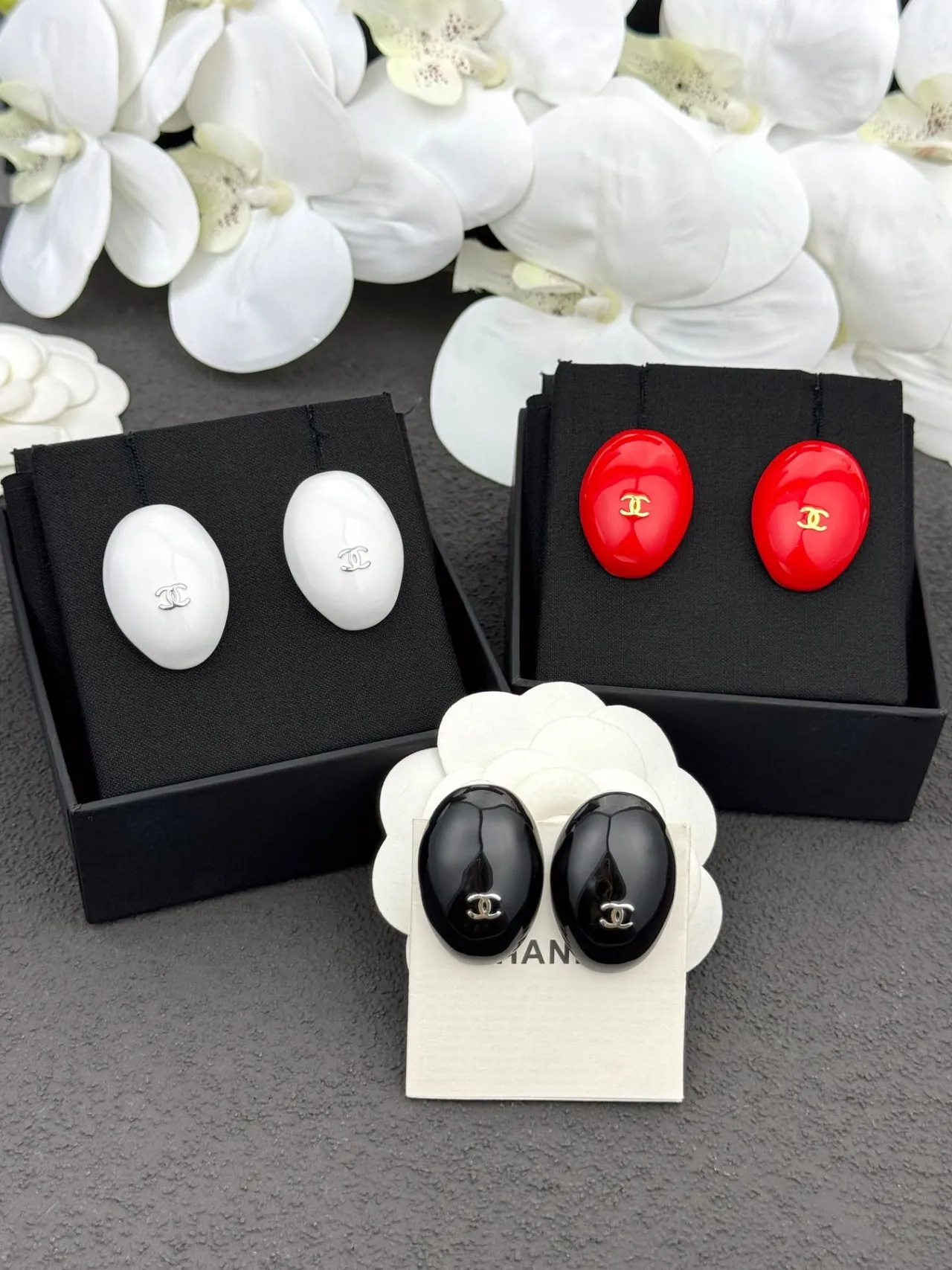 Chanel CC Stud Red Black Glossy Enamel Finish Oval Silhouette Earrings 5