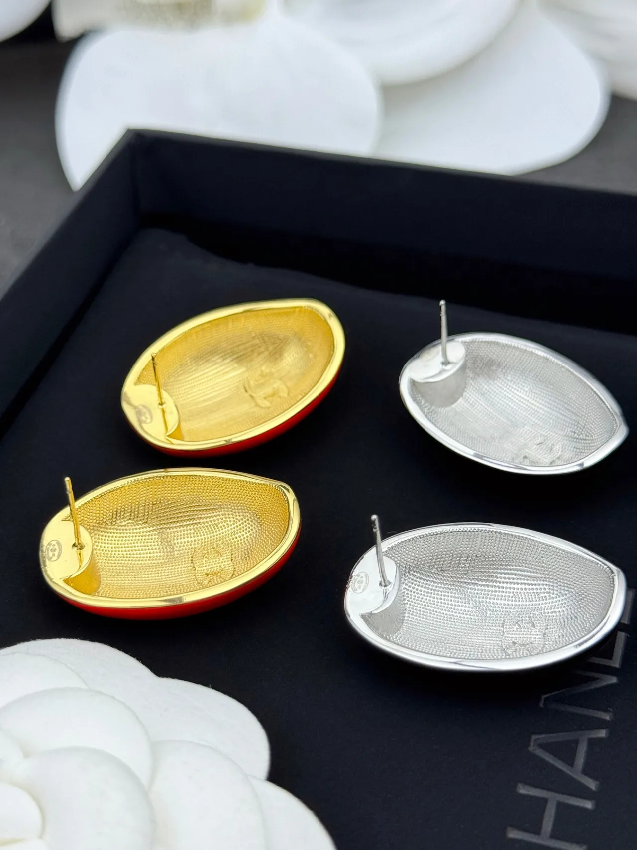 Chanel CC Stud Red Black Glossy Enamel Finish Oval Silhouette Earrings 6