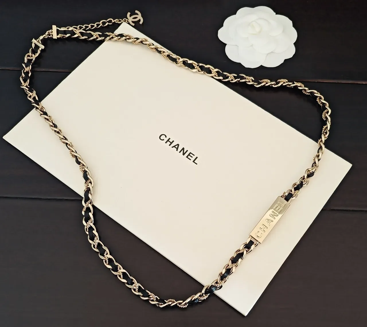 Chanel Collier Chaîne Or et Noir Cuir Entrelacé 2