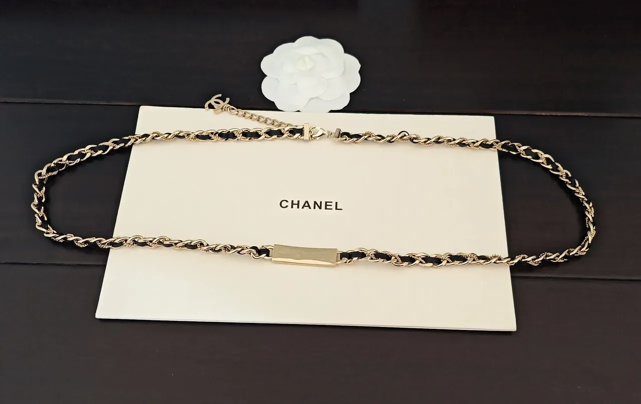 Chanel Collier Chaîne Or et Noir Cuir Entrelacé 3