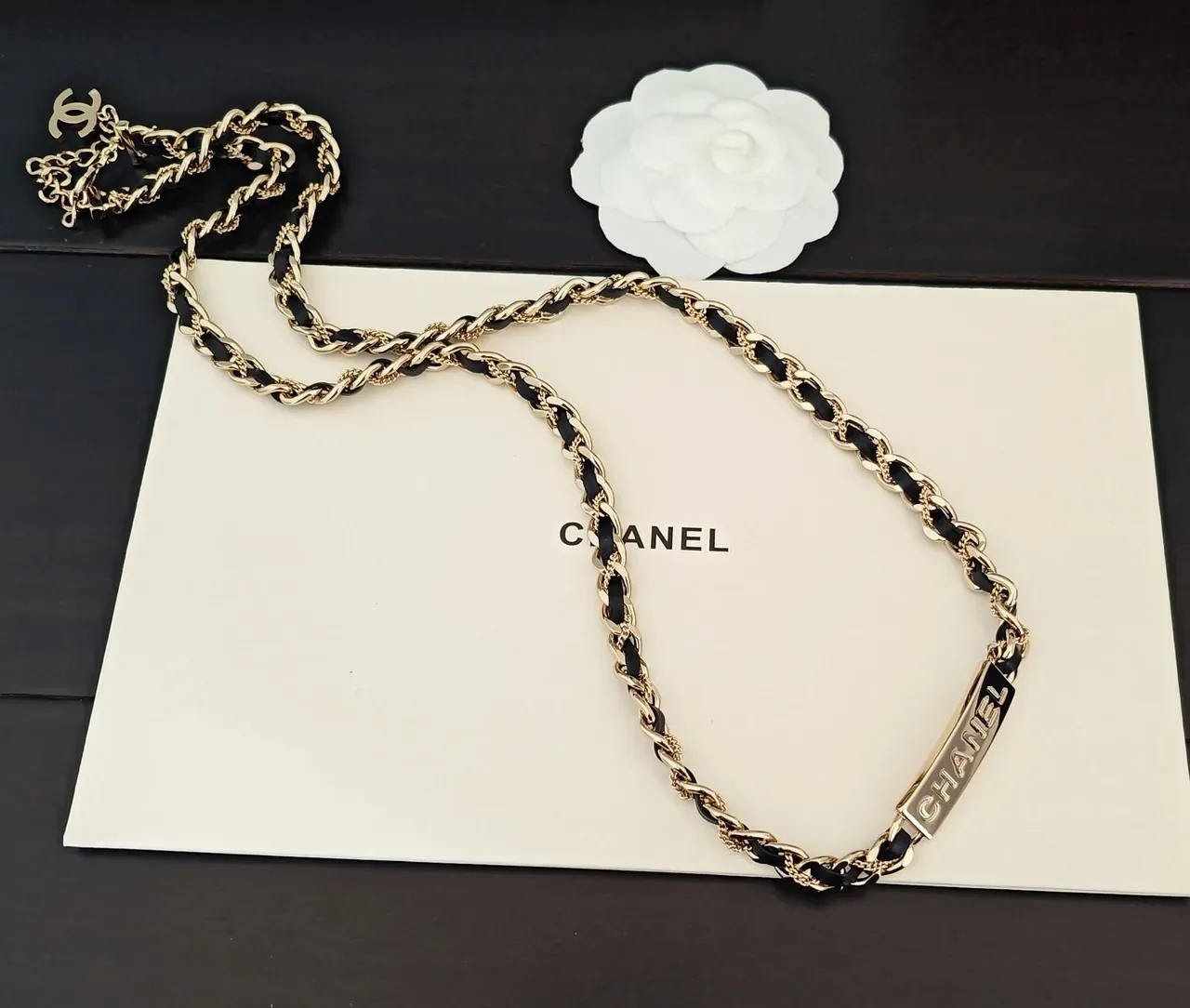 Chanel Collier Chaîne Or et Noir Cuir Entrelacé 4
