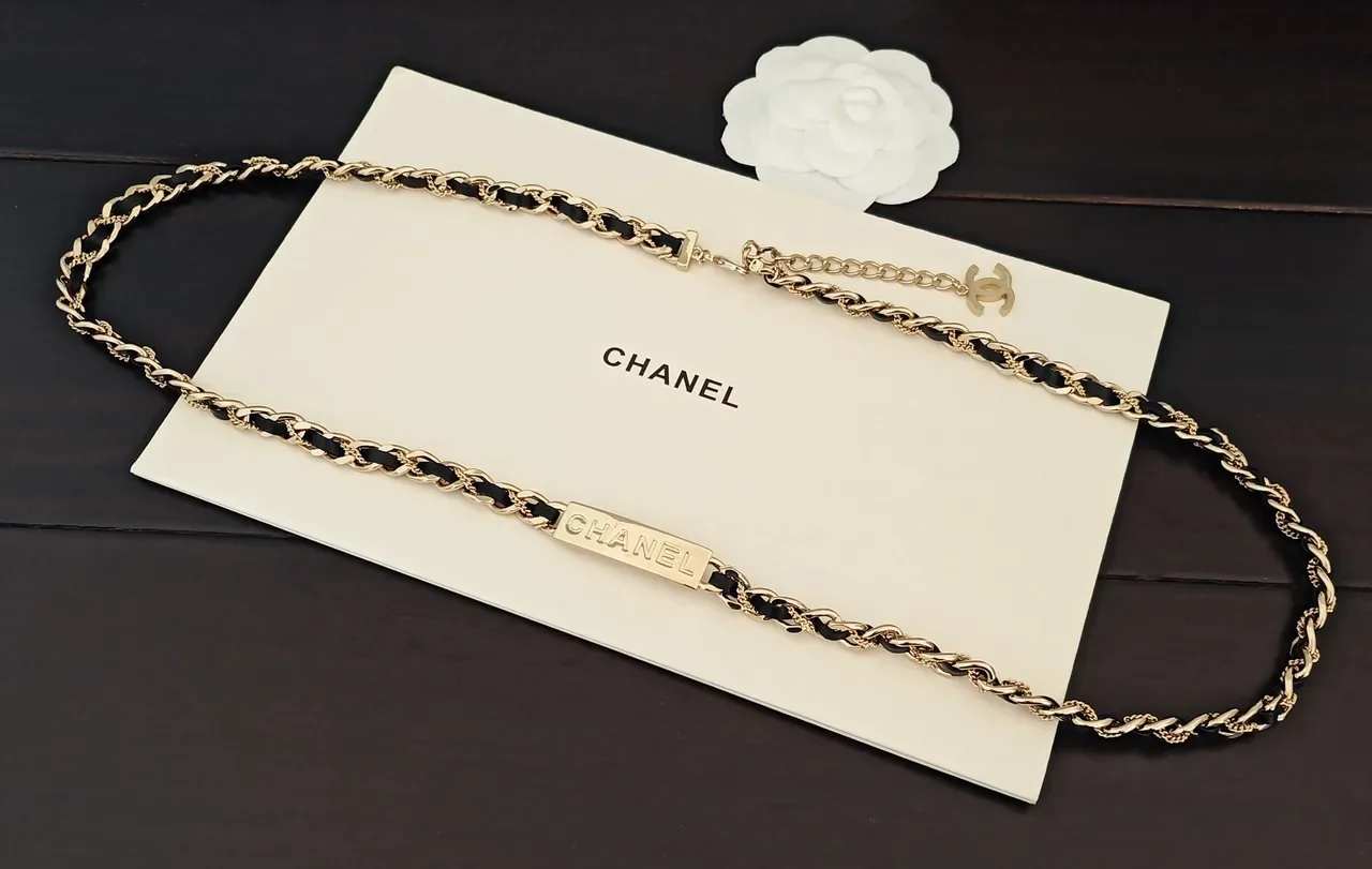 Chanel Collier Chaîne Or et Noir Cuir Entrelacé 5