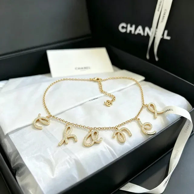 Chanel Colares Alphabet Charm Dourado Cristal Pavé 4