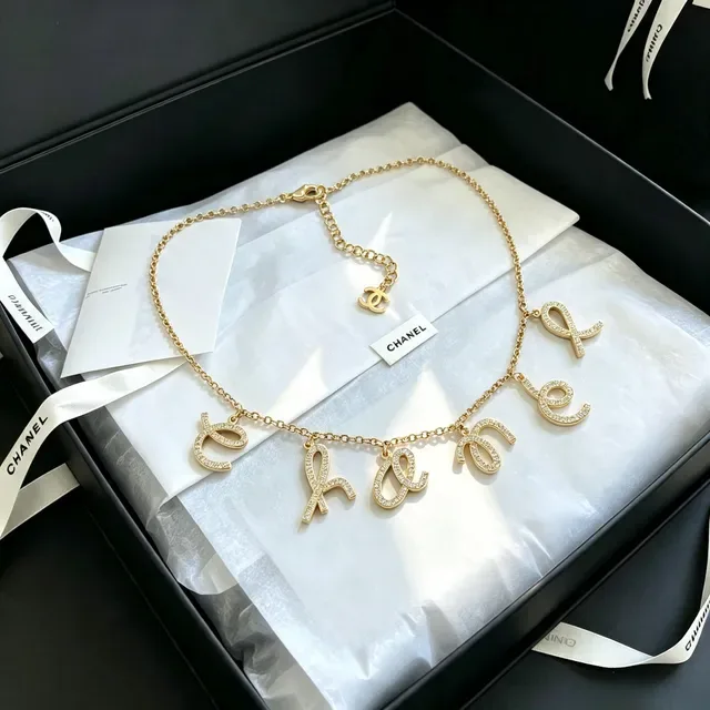 Chanel Colares Alphabet Charm Dourado Cristal Pavé 6