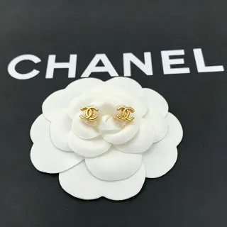 Chanel 经典 CC 耳钉 白金 interlocking 徽标 透明树脂背面 耳钉