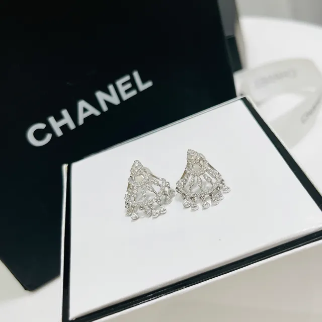 Chanel Fan-Shaped Pavé Diamond Chandelier Earrings 2
