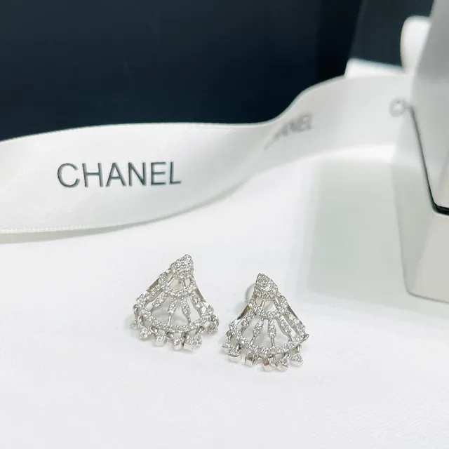 Chanel Fan-Shaped Pavé Diamond Chandelier Earrings 3