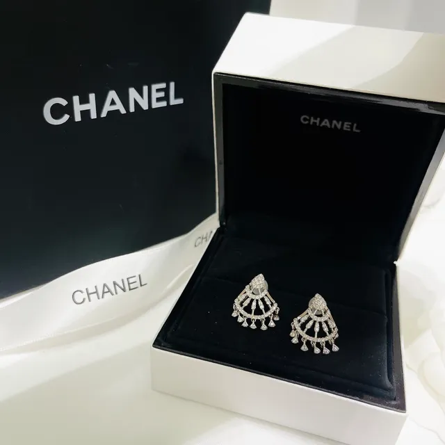 Chanel Fan-Shaped Pavé Diamond Chandelier Earrings 4