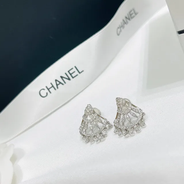 Chanel Fan-Shaped Pavé Diamond Chandelier Earrings 5