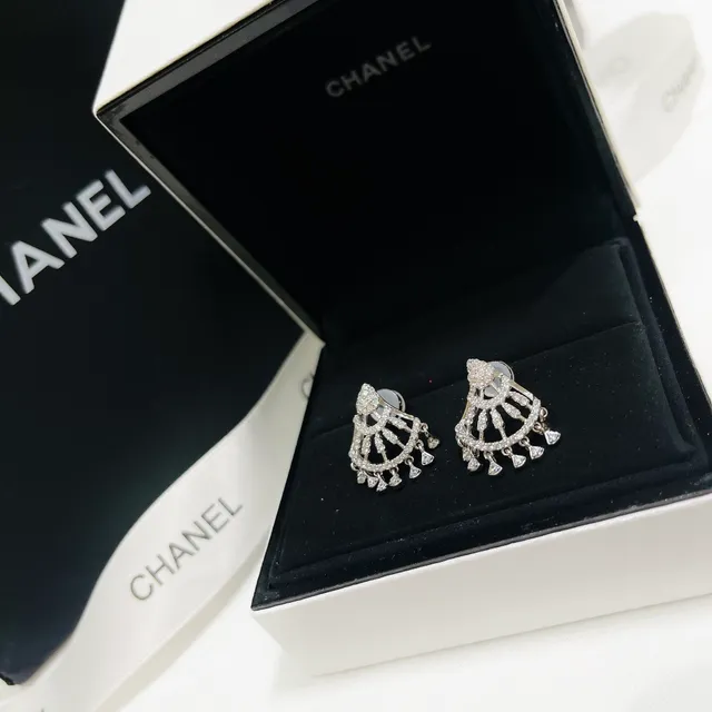 Chanel Fan-Shaped Pavé Diamond Chandelier Earrings 6