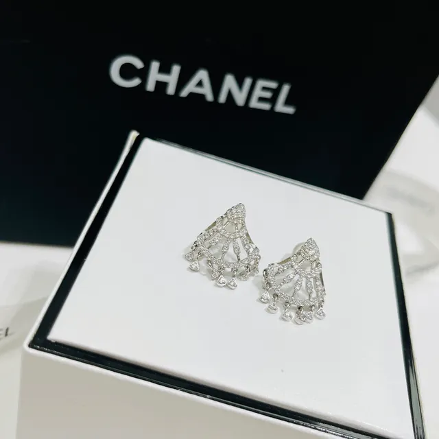 Chanel Fan-Shaped Pavé Diamond Chandelier Earrings 7
