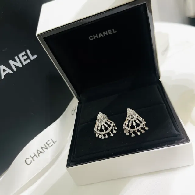 Chanel Fan-Shaped Pavé Diamond Chandelier Earrings 8