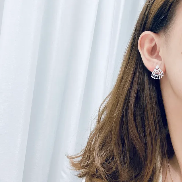 Chanel Fan-Shaped Pavé Diamond Chandelier Earrings 9