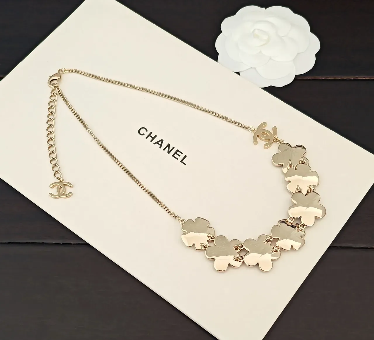 Chanel Collier Choker Floral Émail et Perle 4