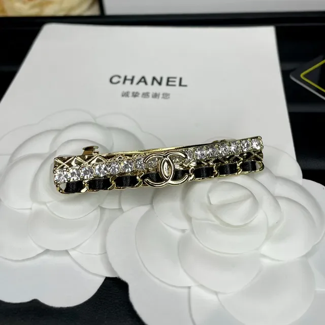 Broche Chanel Or et Noir en Métal Quilted avec Cristaux Embellished 8