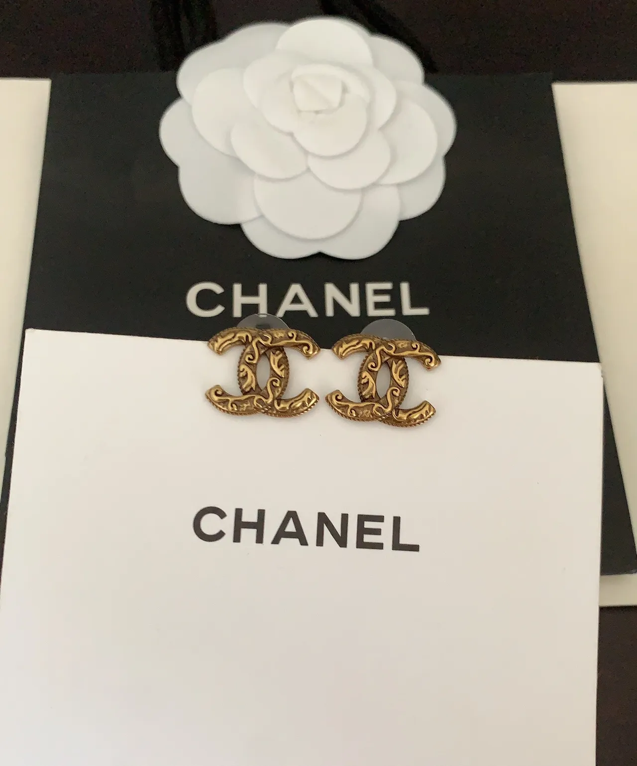 Chanel Gold Ornate Scrollwork Interlocking CC Logo Earrings 3