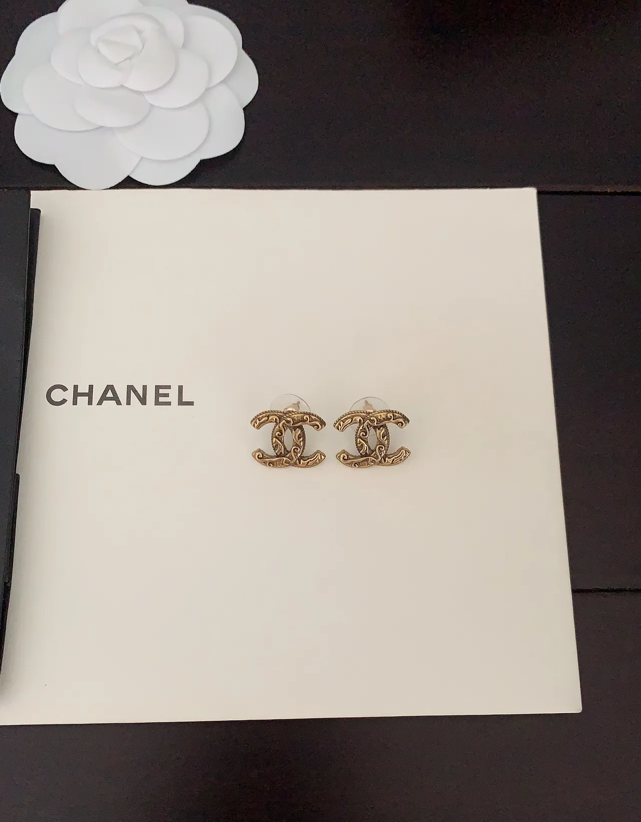 Chanel Gold Ornate Scrollwork Interlocking CC Logo Earrings 4