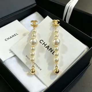 Chanel गोल्ड-टोन इंटरलॉकिंग CC मल्टी-पर्ल ड्रॉप ईयररिंग्स