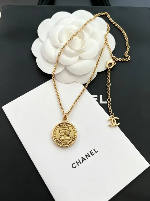 Chanel Collier Chaîne Or Blanc Pendentif Médaillon Forme Pièce 3