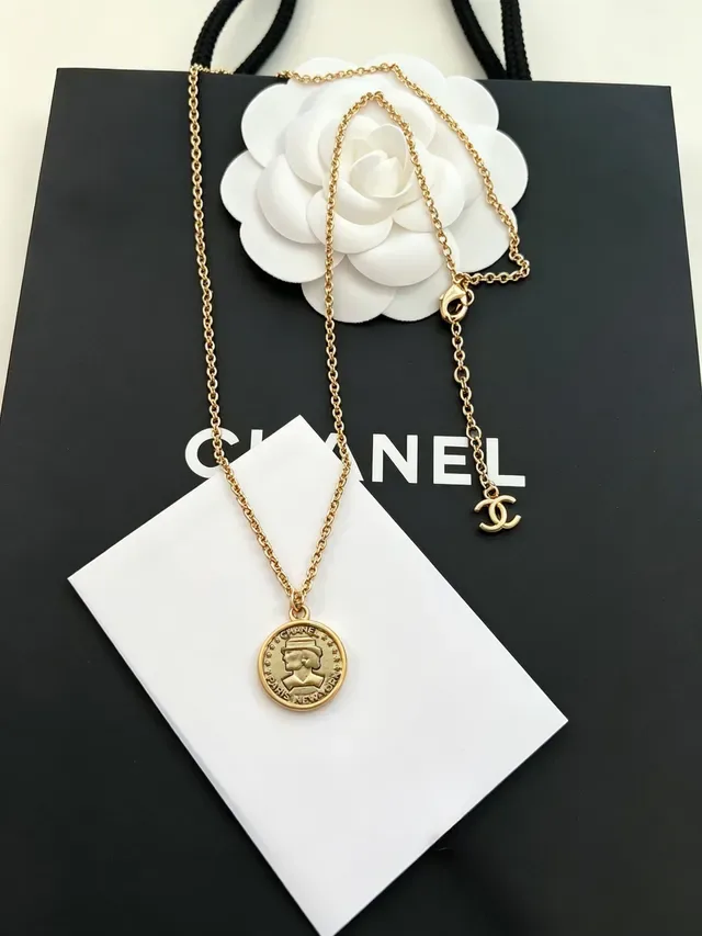 Chanel Collier Chaîne Or Blanc Pendentif Médaillon Forme Pièce 4