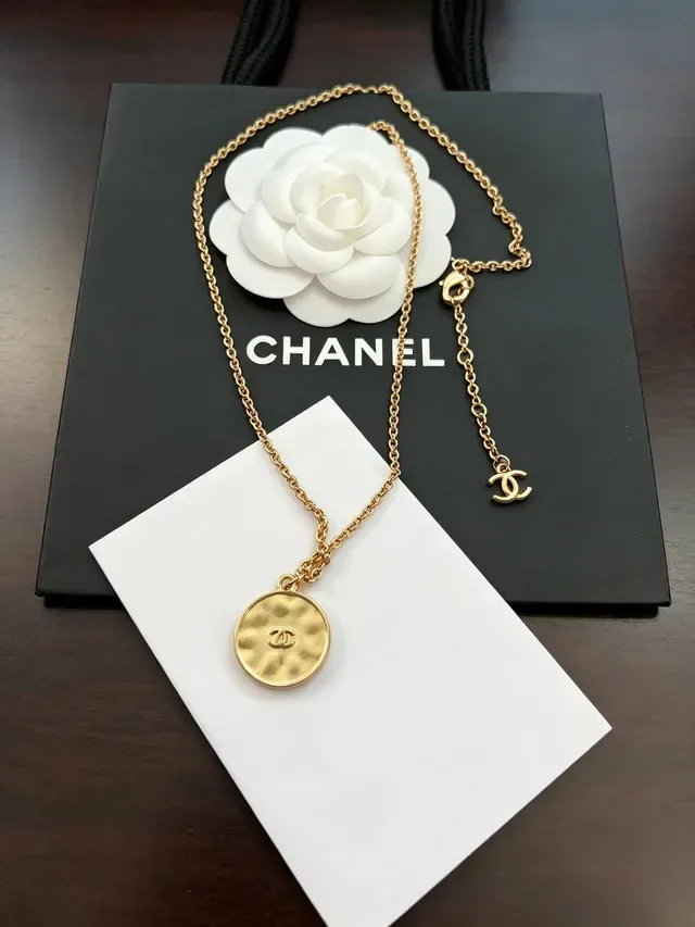 Chanel Collier Chaîne Or Blanc Pendentif Médaillon Forme Pièce 5