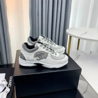 Chanel رمادي أبيض Herringbone ألواح نسيجية Interlocking CC Logo حذاء رياضي سميك