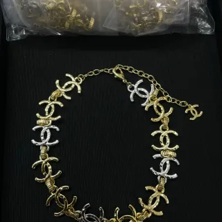 Chanel Interlocking CC हैमर्ड सोना और चांदी का हार