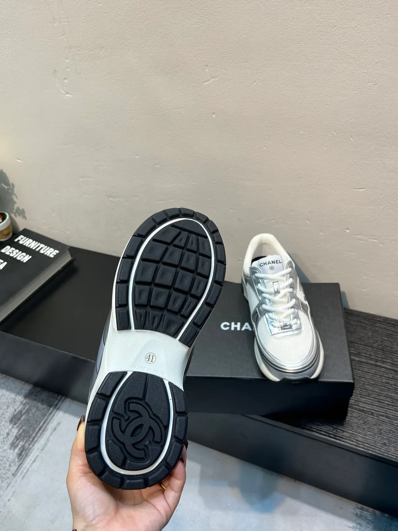 Chanel Lifestyle Sneaker Blanc Argent Maille Et Overlays Métalliques Interlocking CC Logo Lifestyle Sneakers 8