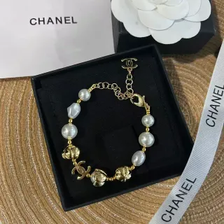 Chanel पर्ल और CC चार्म ब्रेसलेट गोल्ड व्हाइट चेन बैरोक पर्ल ब्रेसलेट