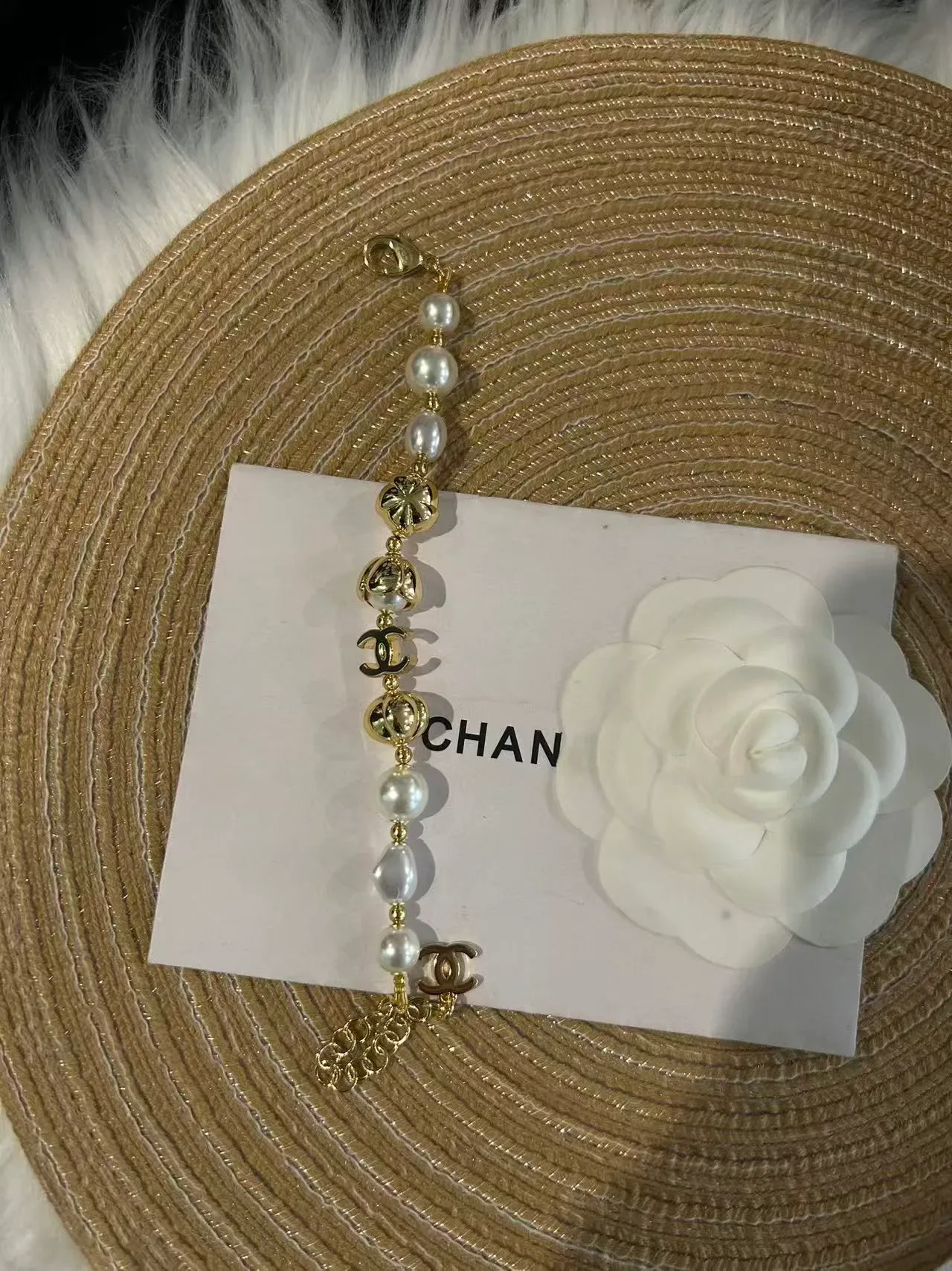 Chanel पर्ल और CC चार्म ब्रेसलेट गोल्ड व्हाइट चेन बैरोक पर्ल ब्रेसलेट 6