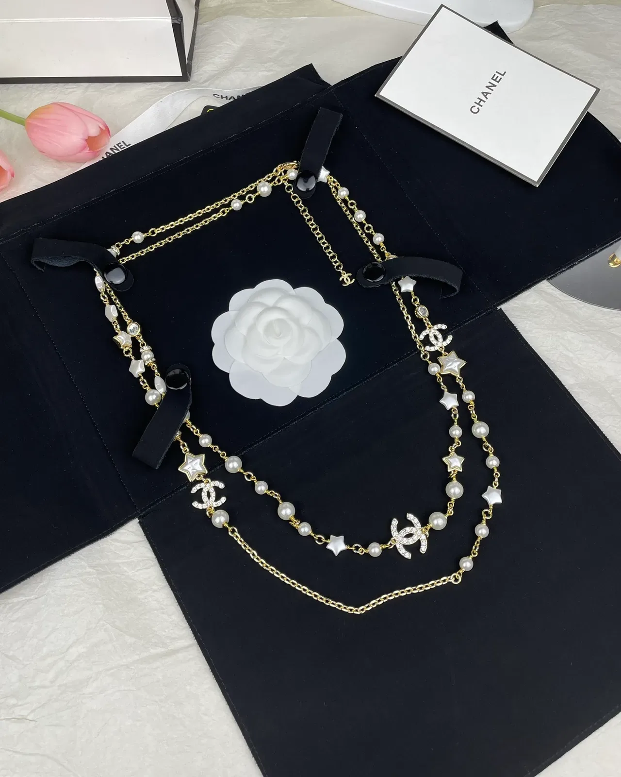Colar Chanel Pérolas e Motivo de Estrela Tom Dourado Multi-Fio 10