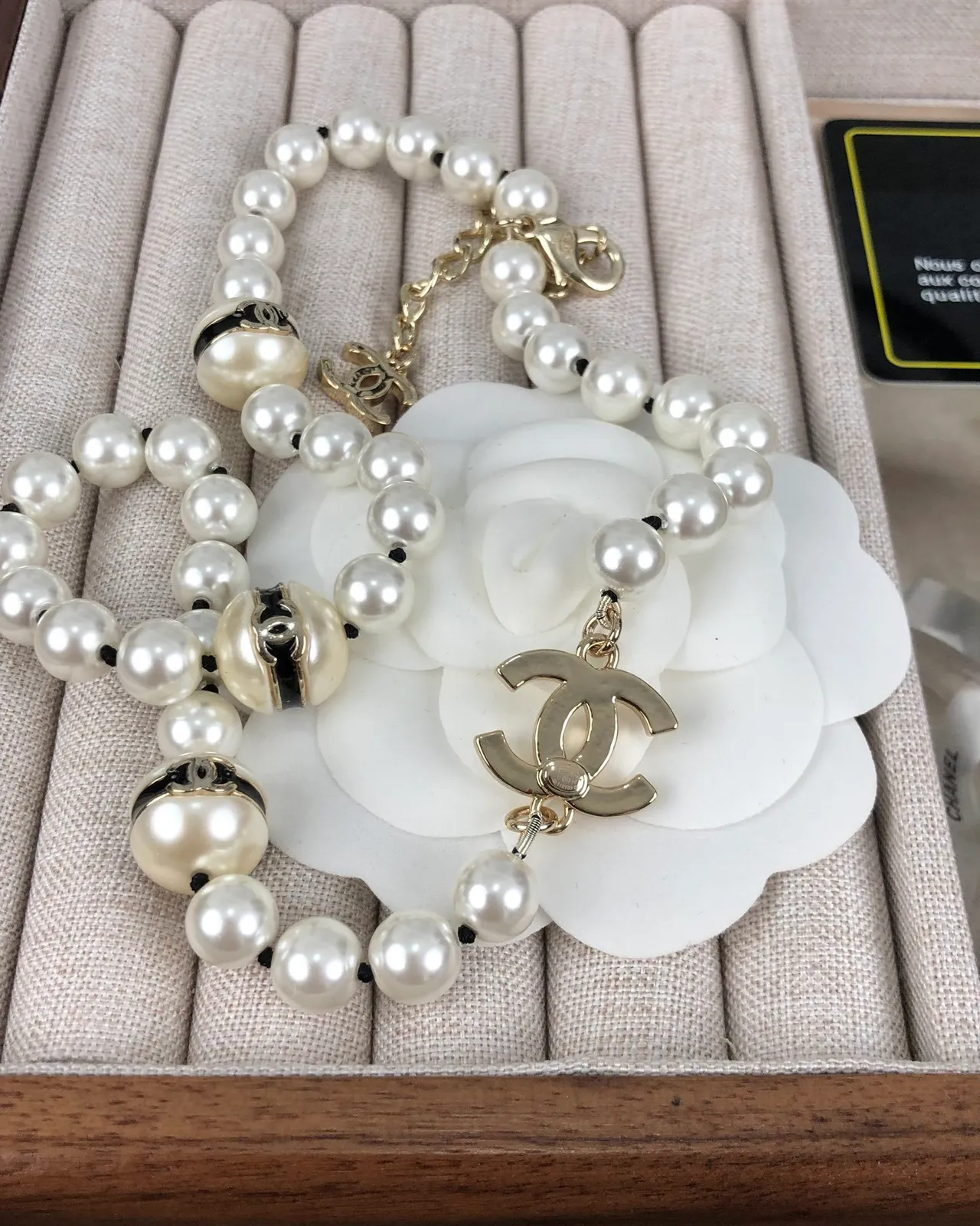 Collier de perles Chanel Chaîne en or blanc Chaîne CC Logo Collier de perles 4