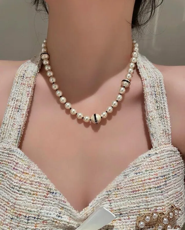 Collier de perles Chanel Chaîne en or blanc Chaîne CC Logo Collier de perles 7