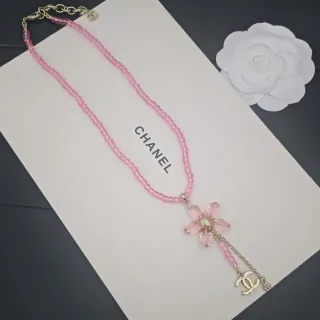 Chanel 粉色串珠花卉吊坠项链
