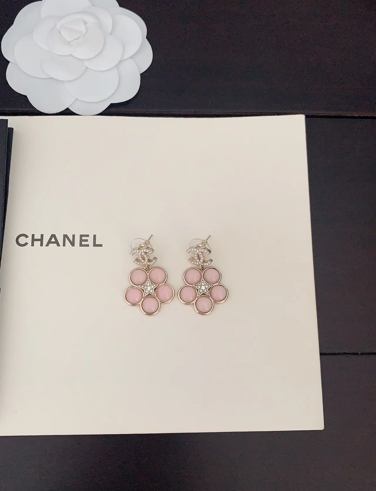 Chanel Boucles d'oreilles Or Rose Floral Cluster Cristal Embellished 4