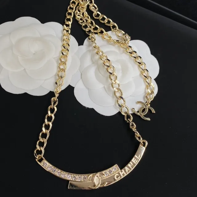 Chanel Signature Chain Necklace Gold Transparent Curb Crystal-Embellished Curved Bar Necklace 3