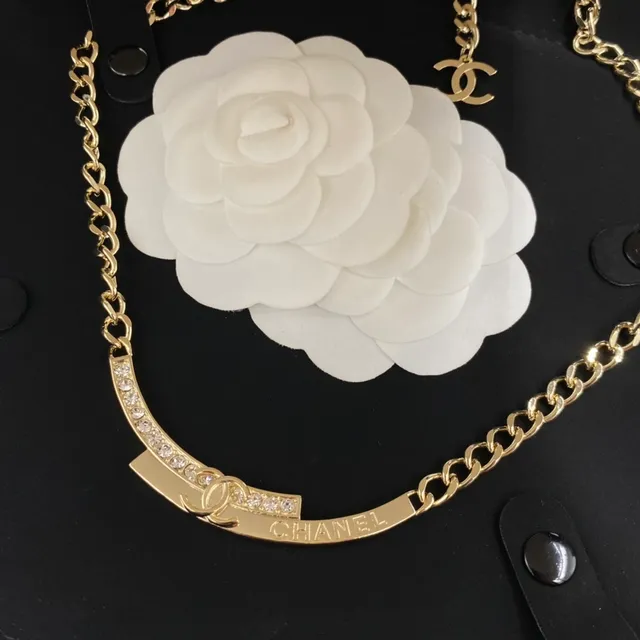 Chanel Signature Chain Necklace Gold Transparent Curb Crystal-Embellished Curved Bar Necklace 4