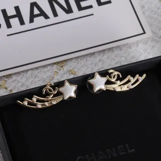 Chanel星辰和CC Logo珍珠耳夹耳环