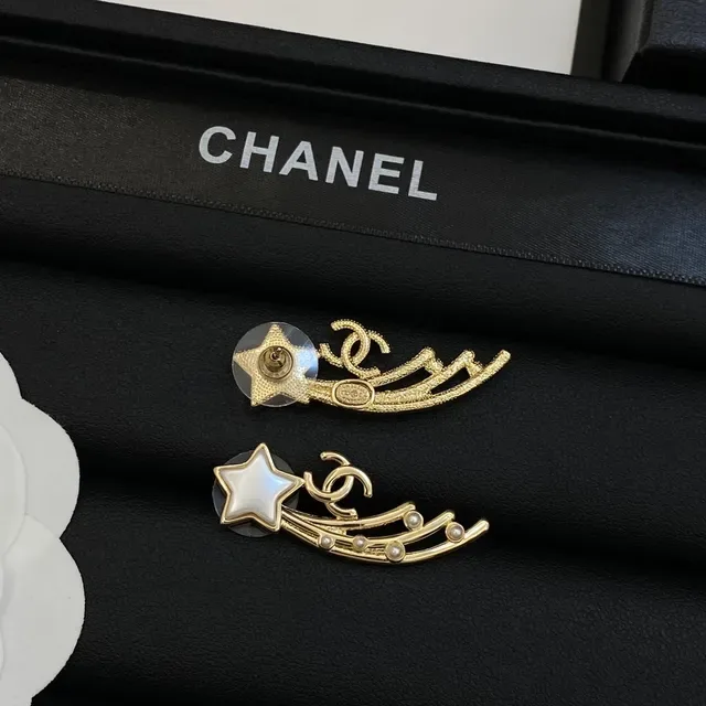 Chanel 星珠 CC 图案耳环 2
