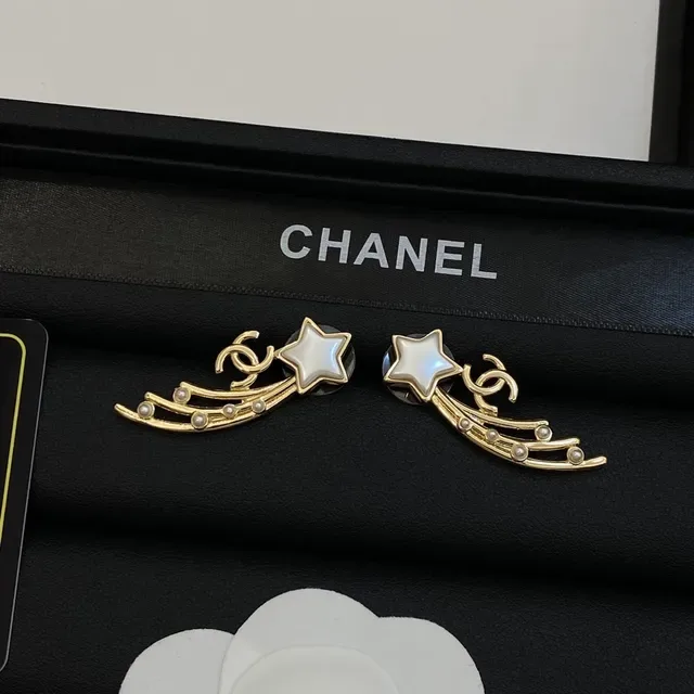 Chanel 星珠 CC 图案耳环 5