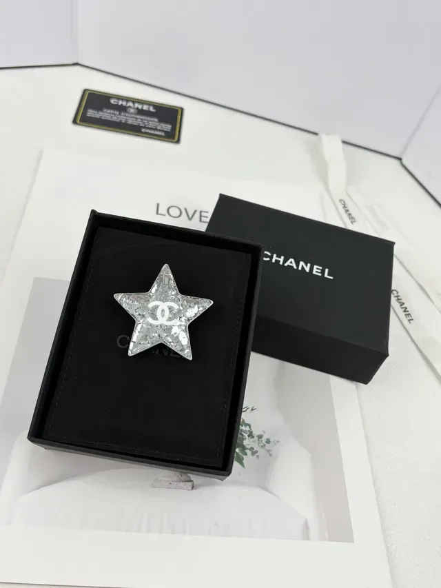 Chanel Broche Estrela de Cristal CC Logo 2