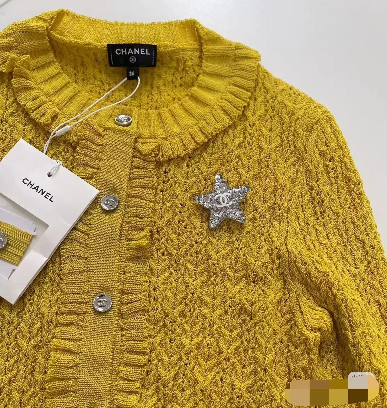 Chanel Broche Estrela de Cristal CC Logo 9